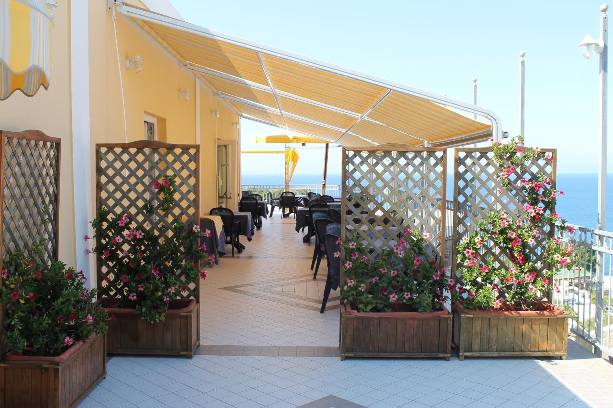 Hotel Villaggio Dei Pescatori Ponza Bagian luar foto