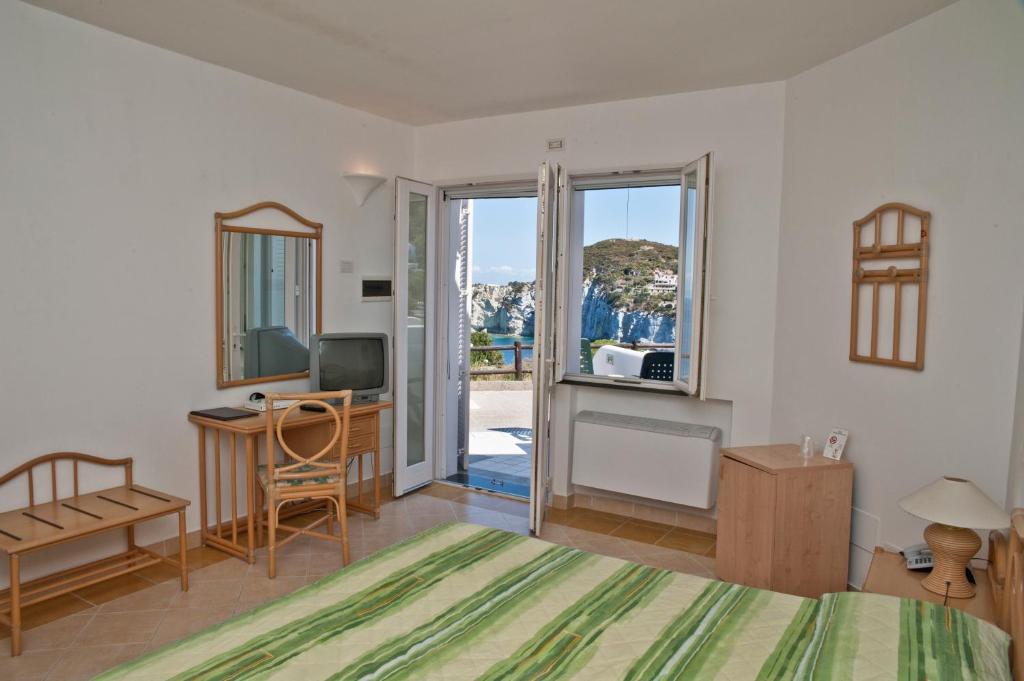 Hotel Villaggio Dei Pescatori Ponza Bagian luar foto