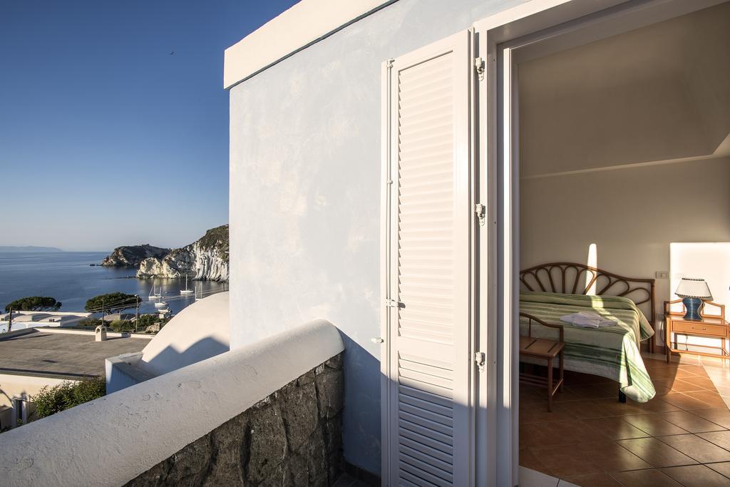 Hotel Villaggio Dei Pescatori Ponza Bagian luar foto