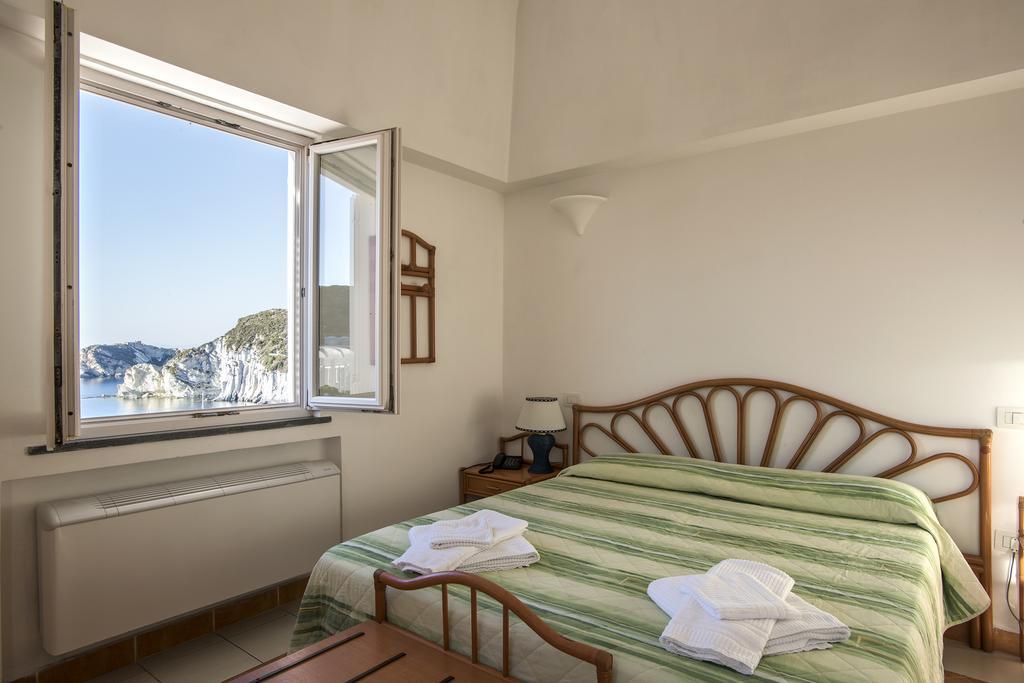 Hotel Villaggio Dei Pescatori Ponza Bagian luar foto