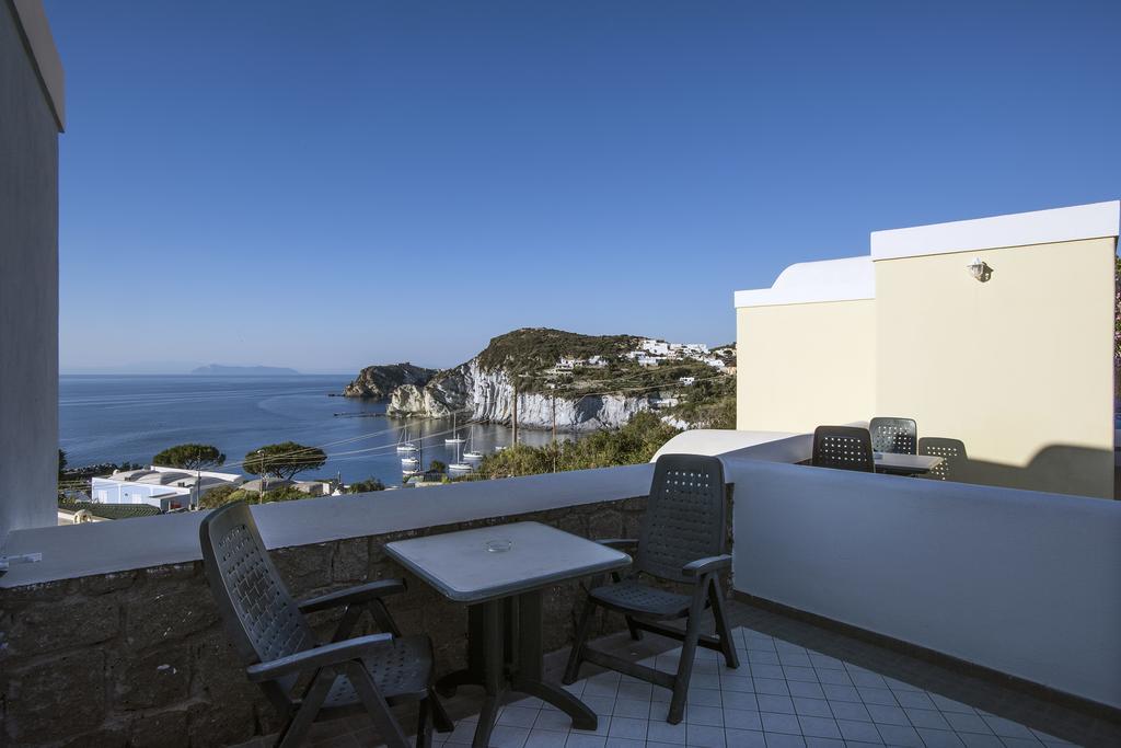 Hotel Villaggio Dei Pescatori Ponza Bagian luar foto