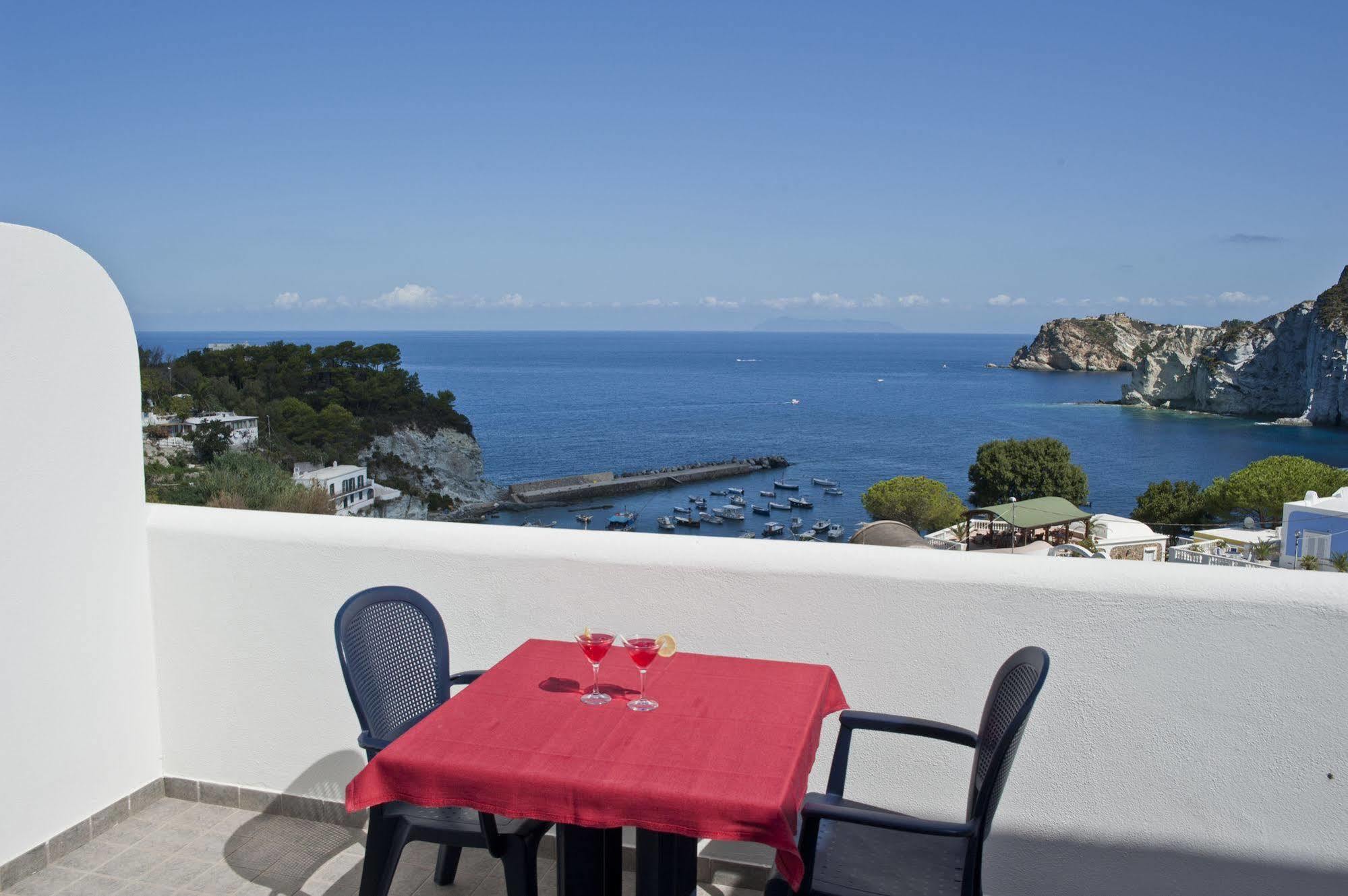 Hotel Villaggio Dei Pescatori Ponza Bagian luar foto
